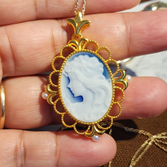 Cameo - Picture 10 of 12